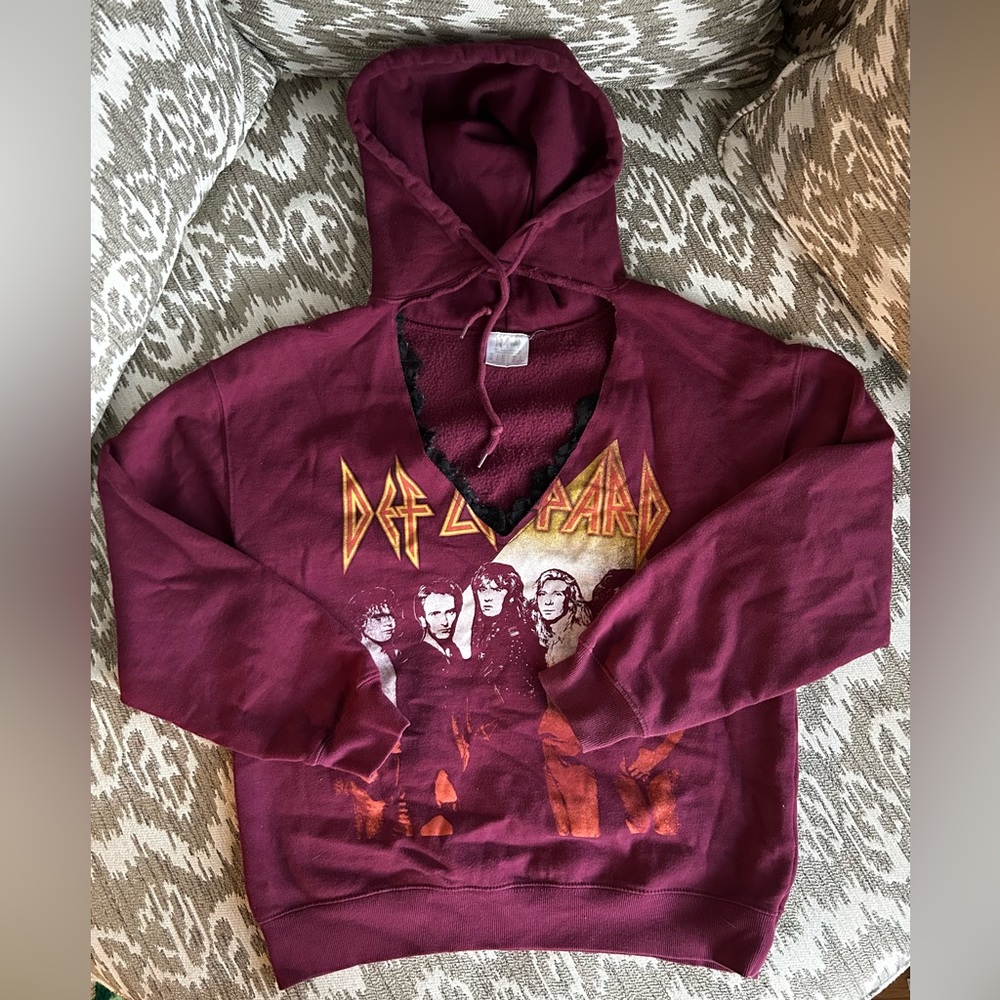 Def Leppard Women’s Cut Out Hoodie Lace Trim Graphic Band Sweatshirt Sz US Sm